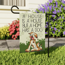 家は家、でも家には犬がいる 庭の旗